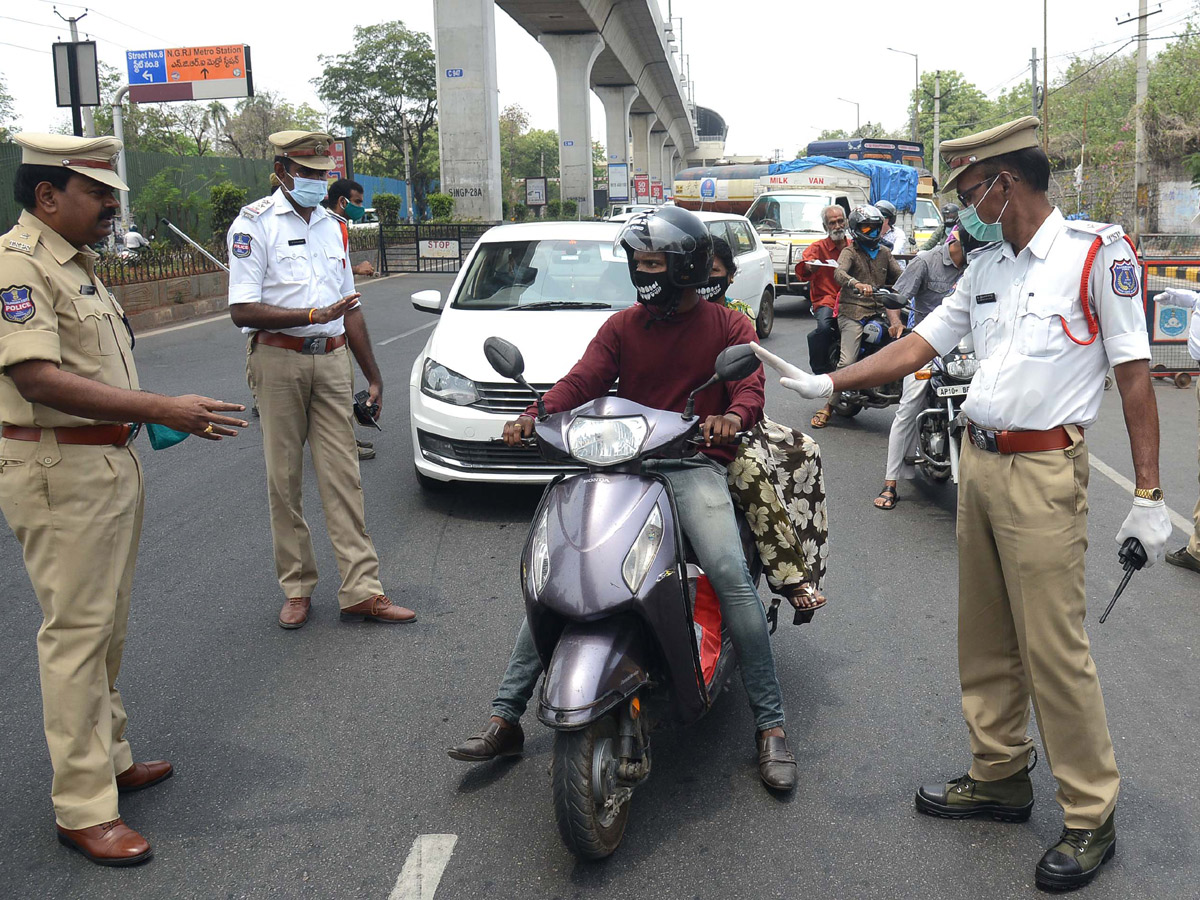 Lockdown in Hyderabad City Photo Gallery - Sakshi42