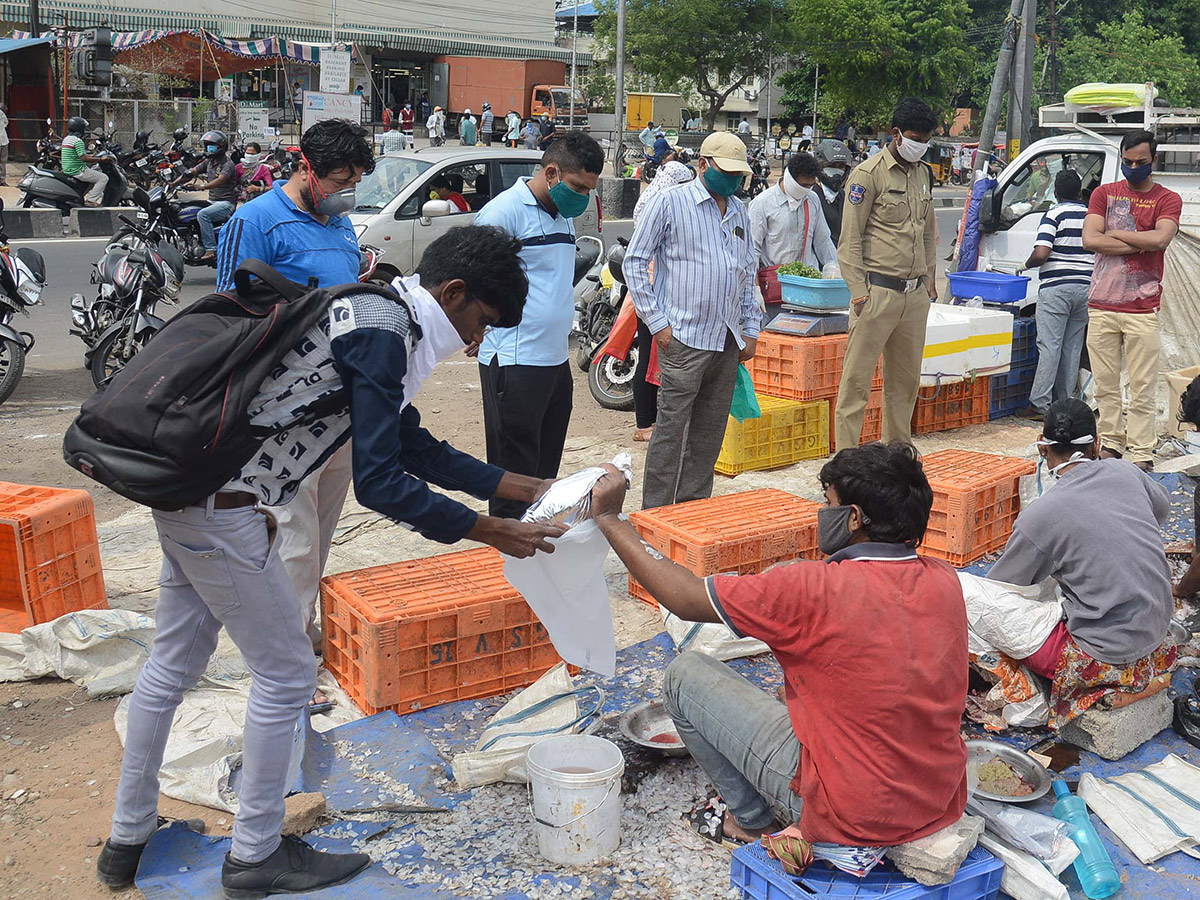 Lockdown in Hyderabad City Photo Gallery - Sakshi16