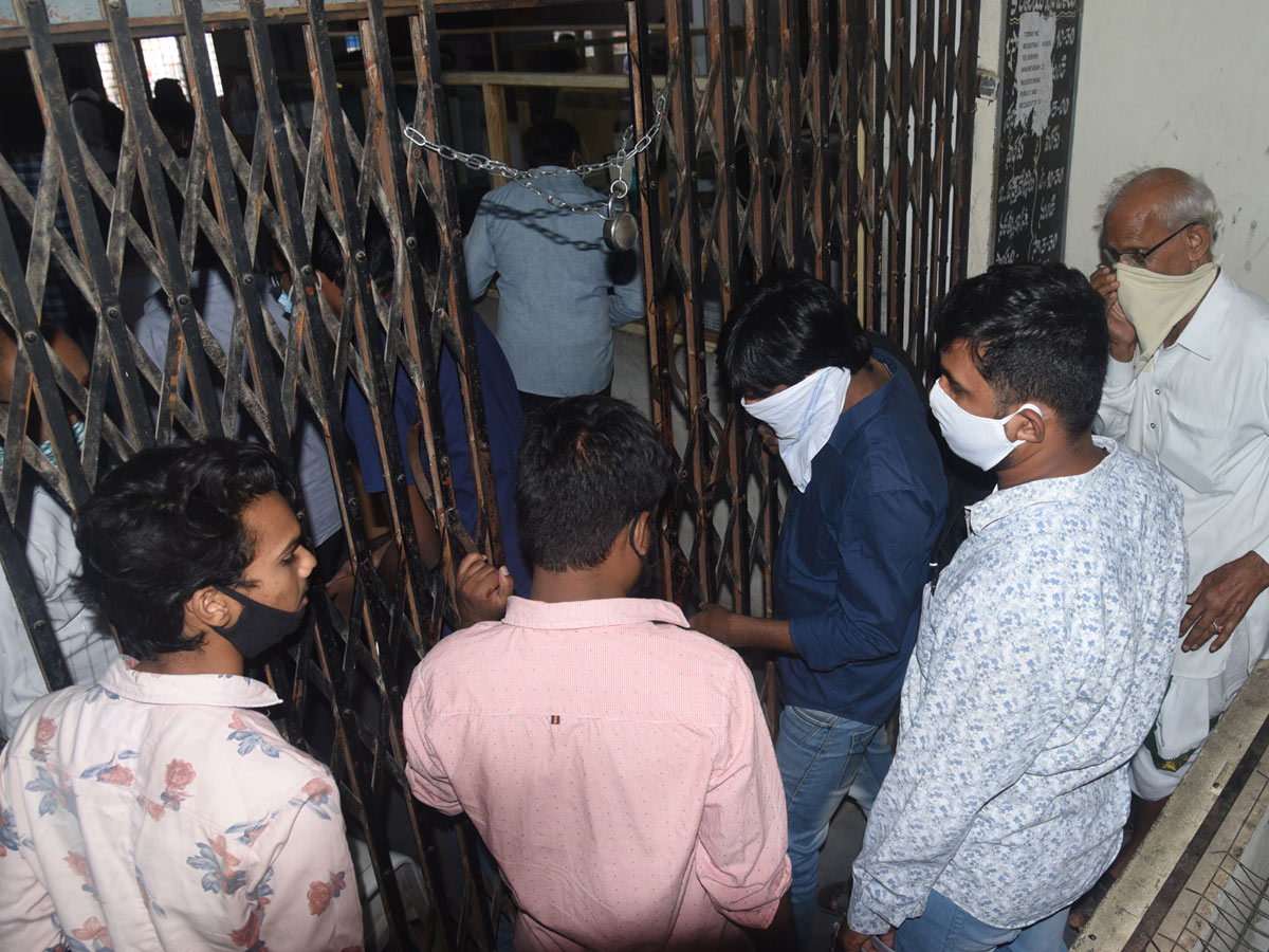 Lockdown in Hyderabad City Photo Gallery - Sakshi10