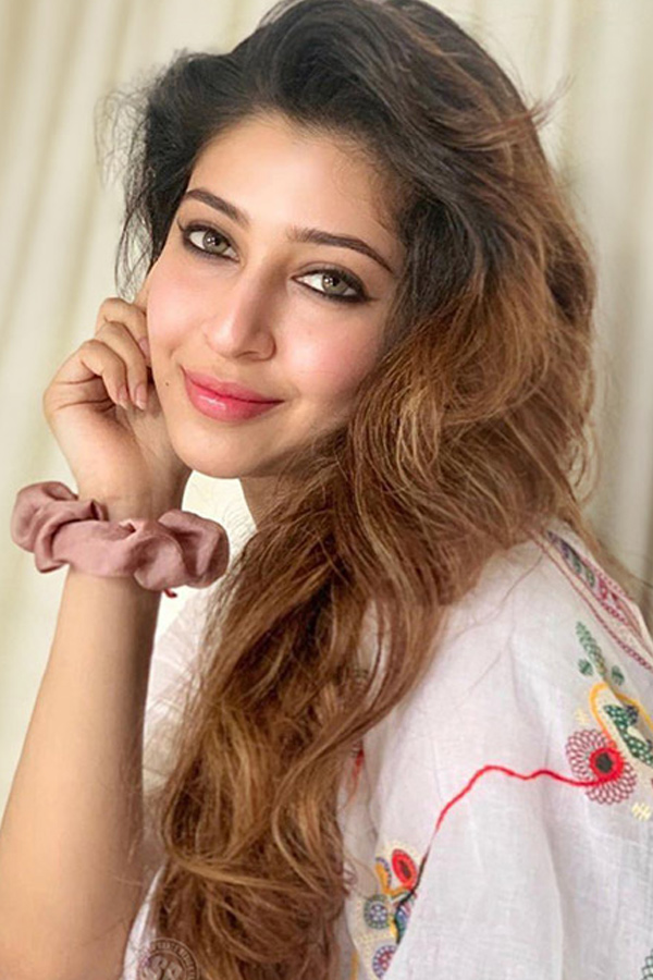 actress sonarika bhadoria exclusive photo Gallery - Sakshi9