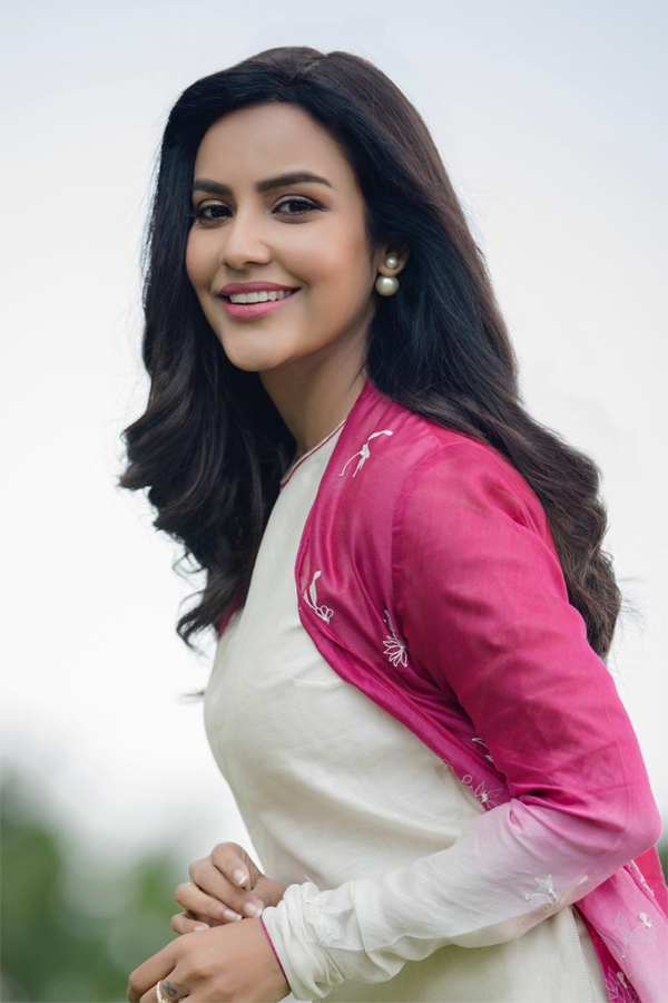 Actress Priya Anand Exclusive Photo Gallery - Sakshi22