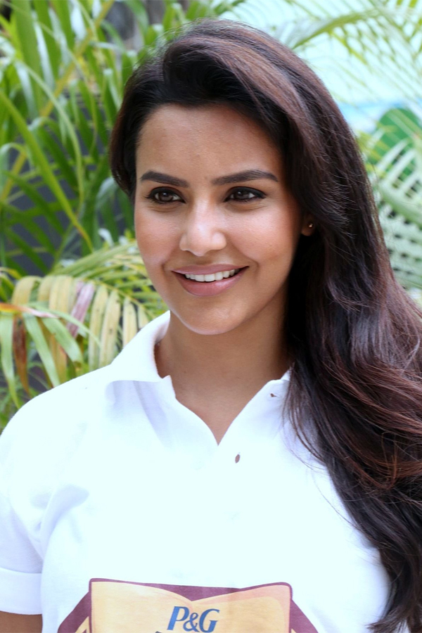 Actress Priya Anand Exclusive Photo Gallery - Sakshi25