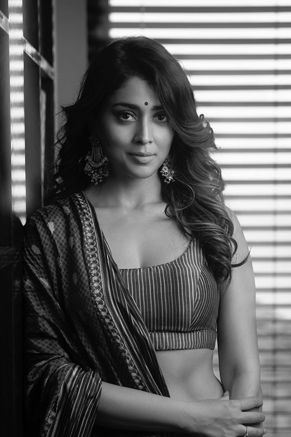 Heroine Shriya Saran Exclusive Photo Gallery - Sakshi48