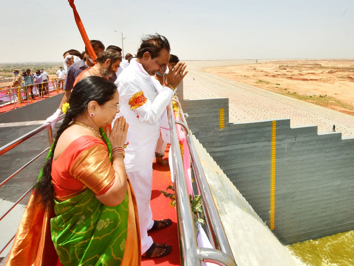 Telangana CM inaugurates Kondapochamma Sagar project Photo Gallery - Sakshi2