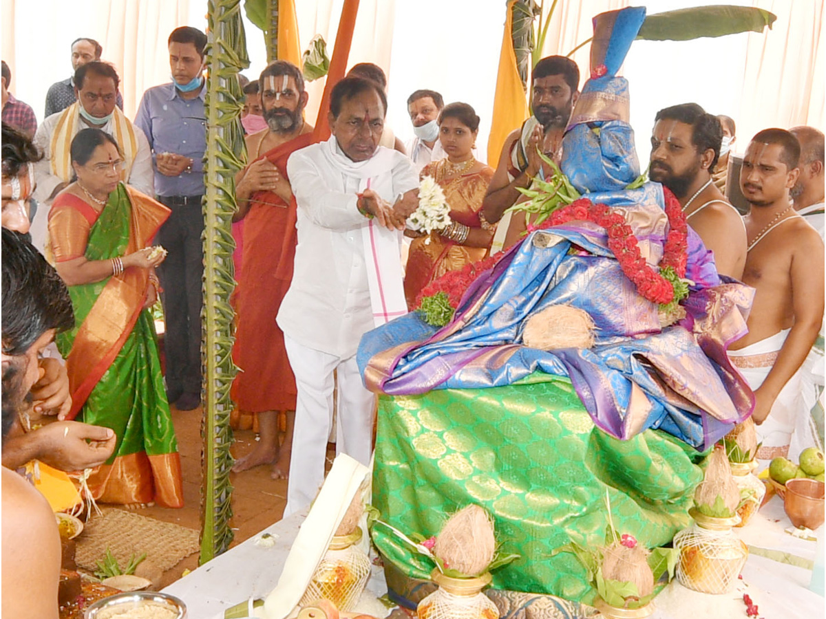 Telangana CM inaugurates Kondapochamma Sagar project Photo Gallery - Sakshi10