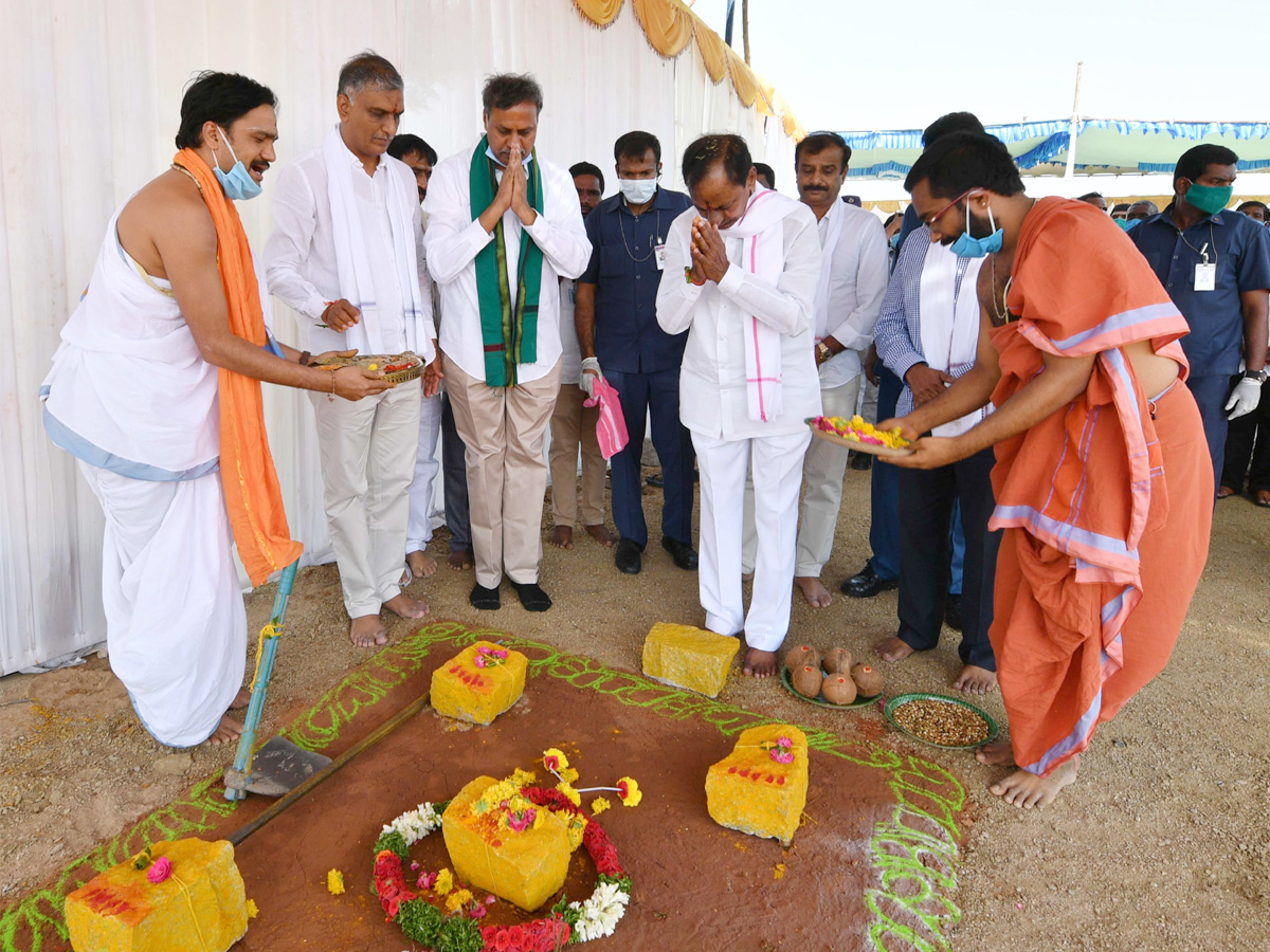 Telangana CM inaugurates Kondapochamma Sagar project Photo Gallery - Sakshi14