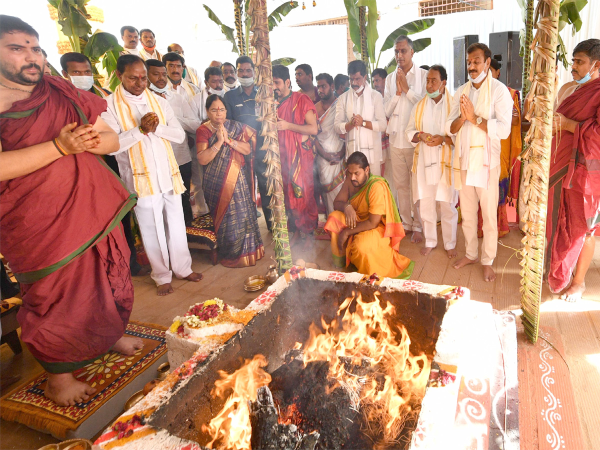 Telangana CM inaugurates Kondapochamma Sagar project Photo Gallery - Sakshi16