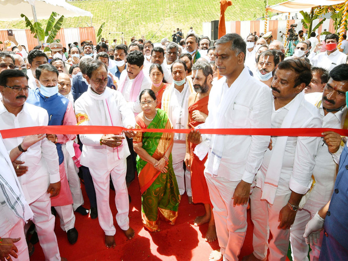 Telangana CM inaugurates Kondapochamma Sagar project Photo Gallery - Sakshi5