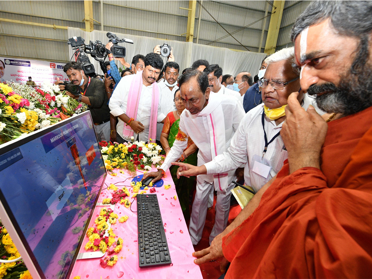 Telangana CM inaugurates Kondapochamma Sagar project Photo Gallery - Sakshi7