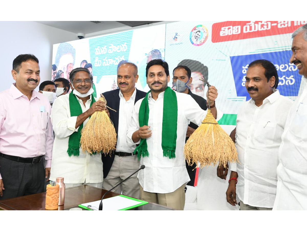 AP CM YS Jagan Inaugurates YSR Rythu Bharosa Centres Photo Gallery - Sakshi8