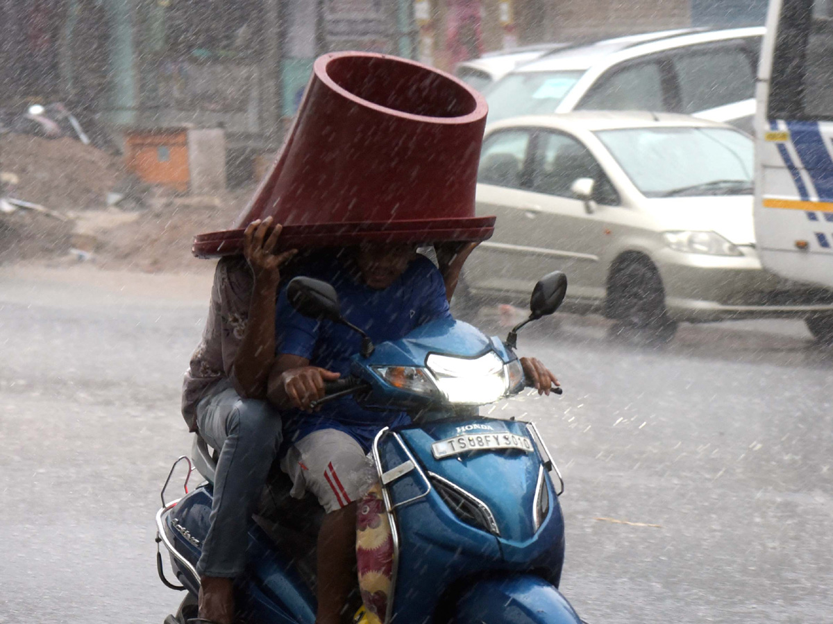 Heavy Rainfall Hits Several Places In Hyderabad Photo Gallery - Sakshi13