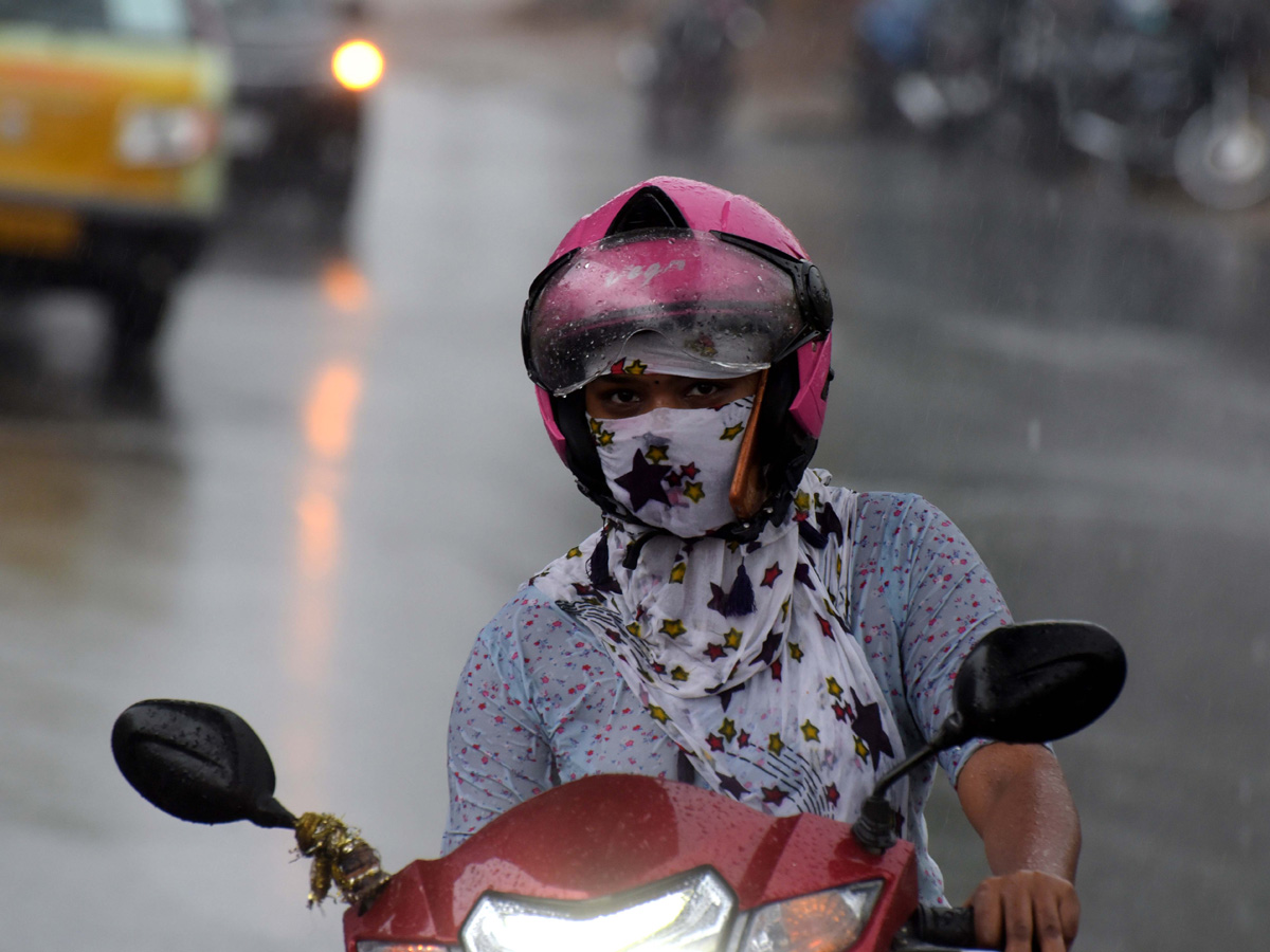 Heavy Rainfall Hits Several Places In Hyderabad Photo Gallery - Sakshi15