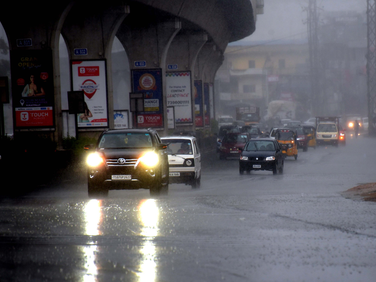 Heavy Rainfall Hits Several Places In Hyderabad Photo Gallery - Sakshi17