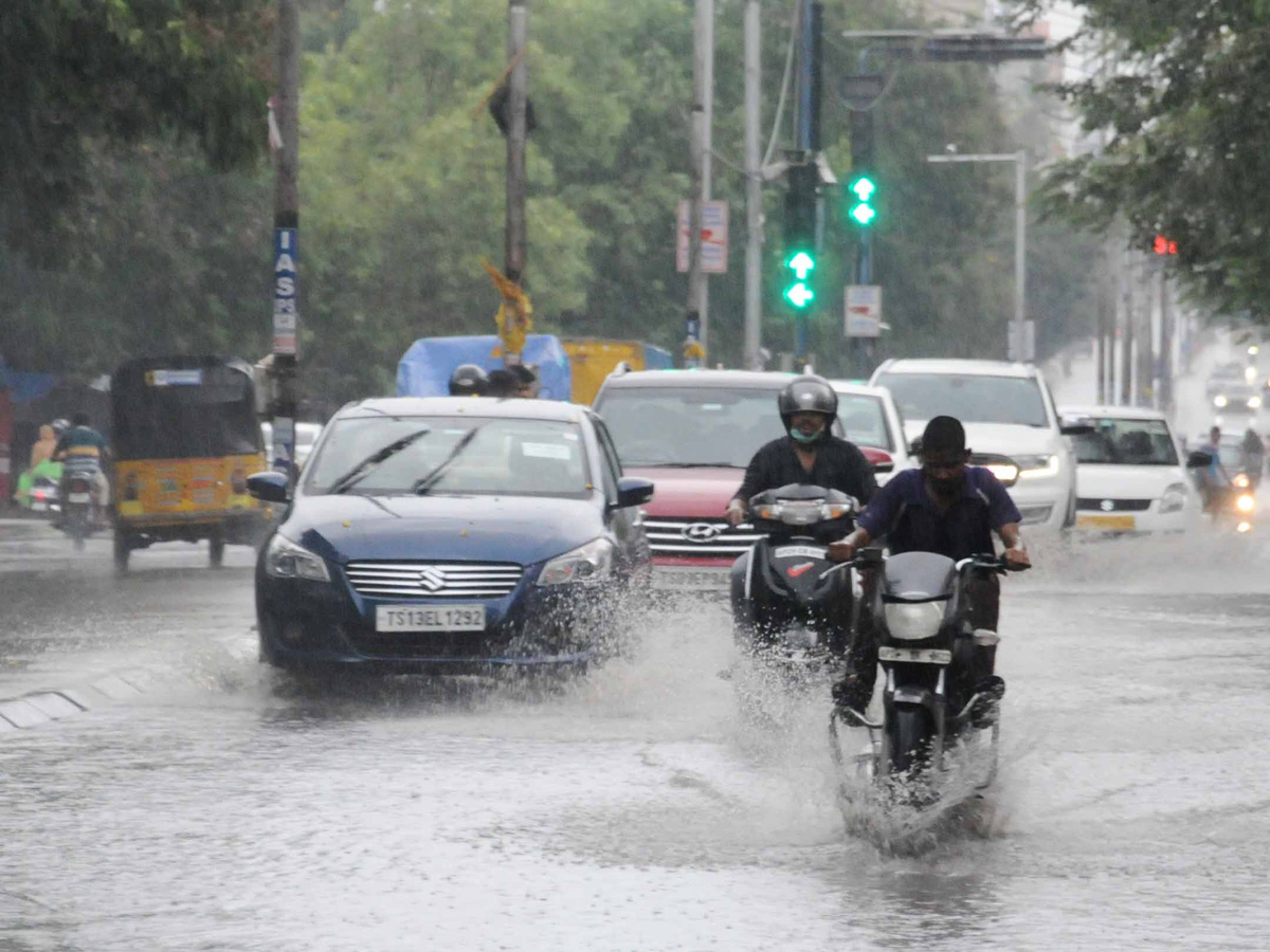 Heavy Rainfall Hits Several Places In Hyderabad Photo Gallery - Sakshi3