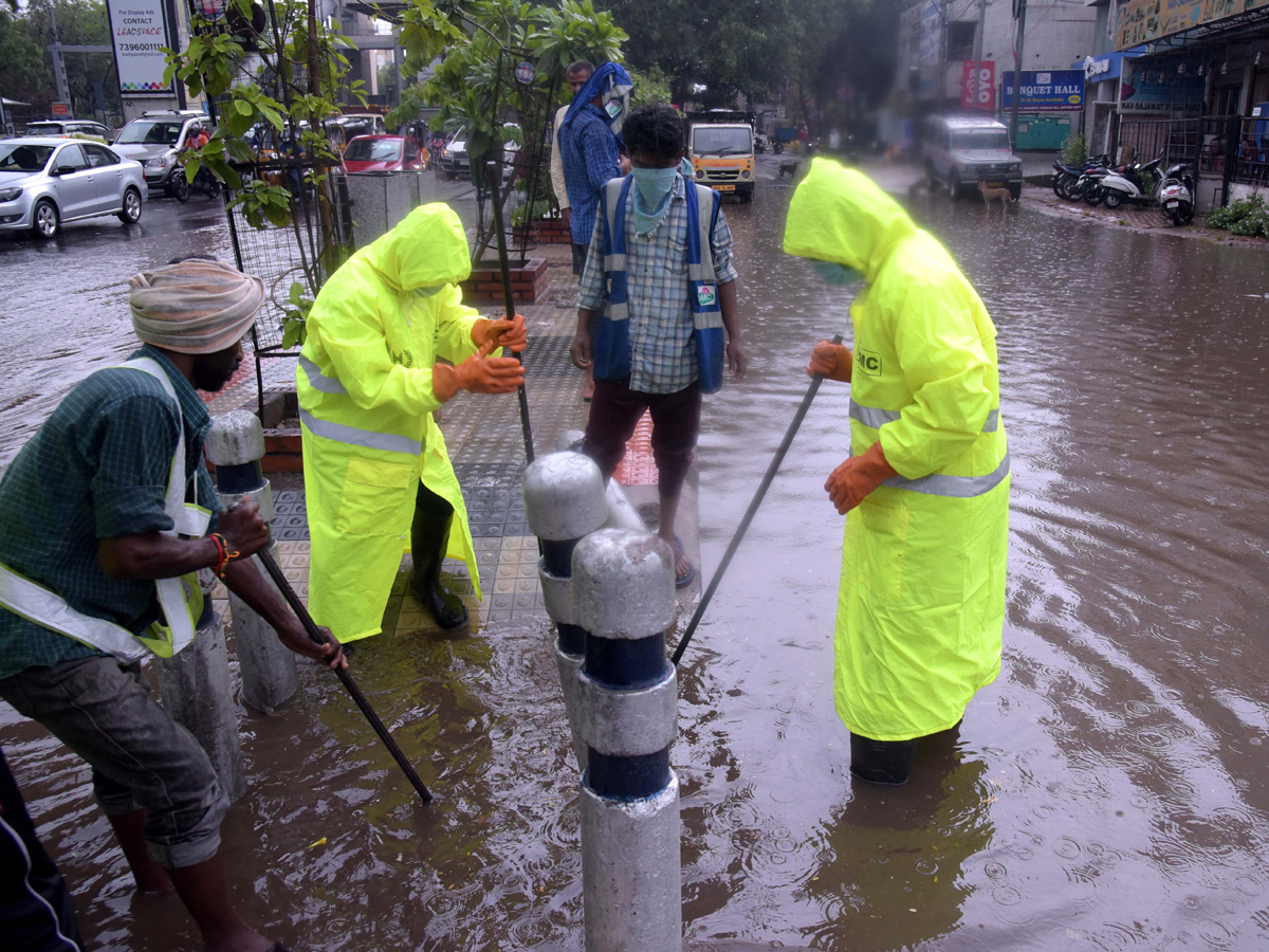 Heavy Rainfall Hits Several Places In Hyderabad Photo Gallery - Sakshi20