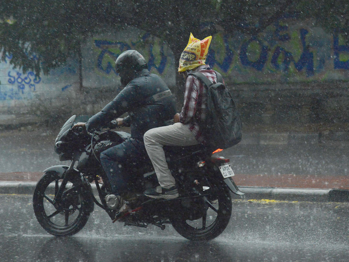 Heavy Rainfall Hits Several Places In Hyderabad Photo Gallery - Sakshi22