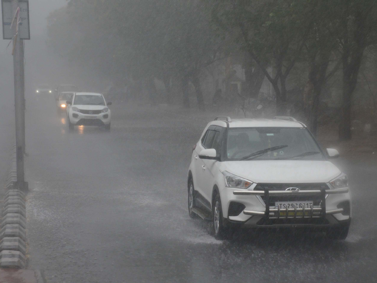 Heavy Rainfall Hits Several Places In Hyderabad Photo Gallery - Sakshi23