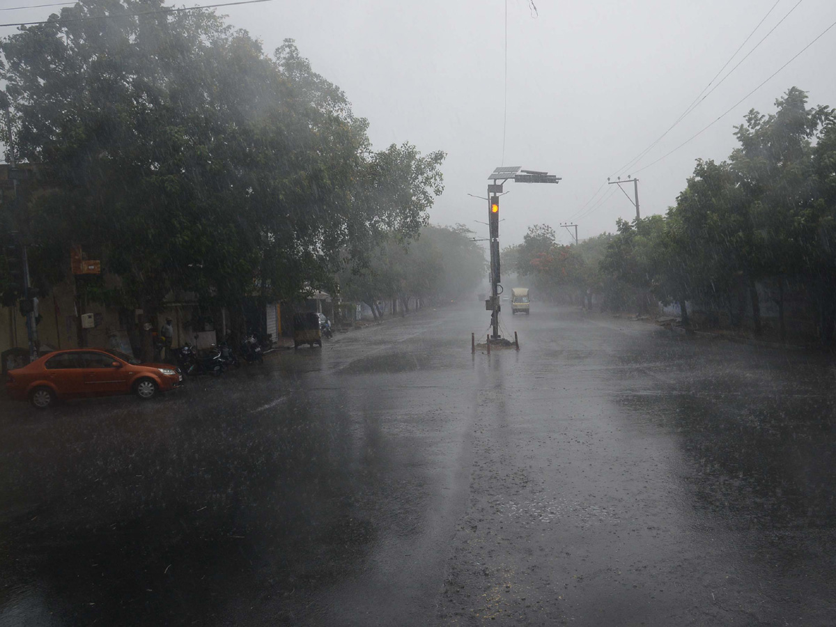 Heavy Rainfall Hits Several Places In Hyderabad Photo Gallery - Sakshi24