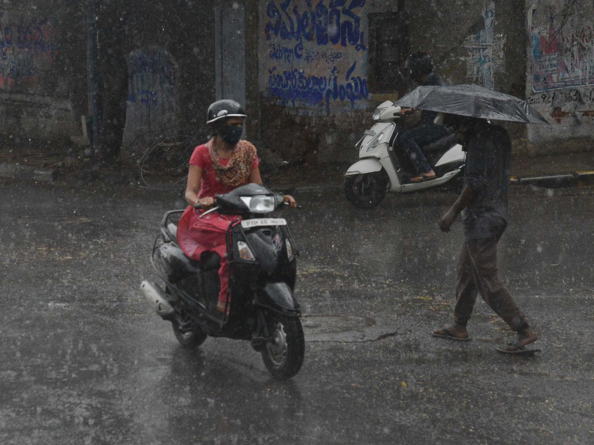 Heavy Rainfall Hits Several Places In Hyderabad Photo Gallery - Sakshi25