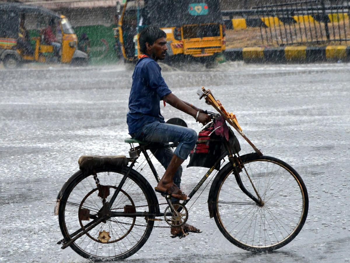 Heavy Rainfall Hits Several Places In Hyderabad Photo Gallery - Sakshi29