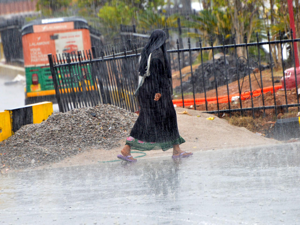 Heavy Rainfall Hits Several Places In Hyderabad Photo Gallery - Sakshi30