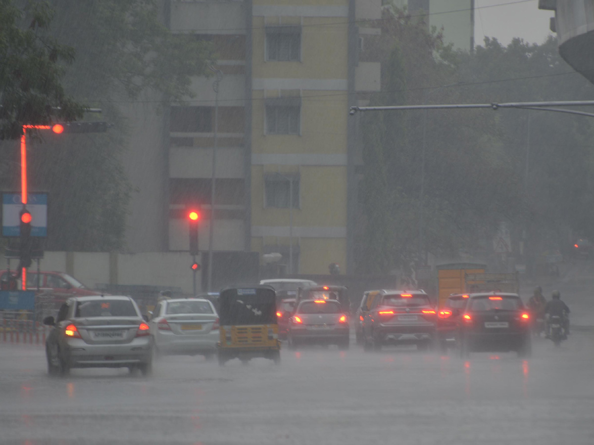 Heavy Rainfall Hits Several Places In Hyderabad Photo Gallery - Sakshi35