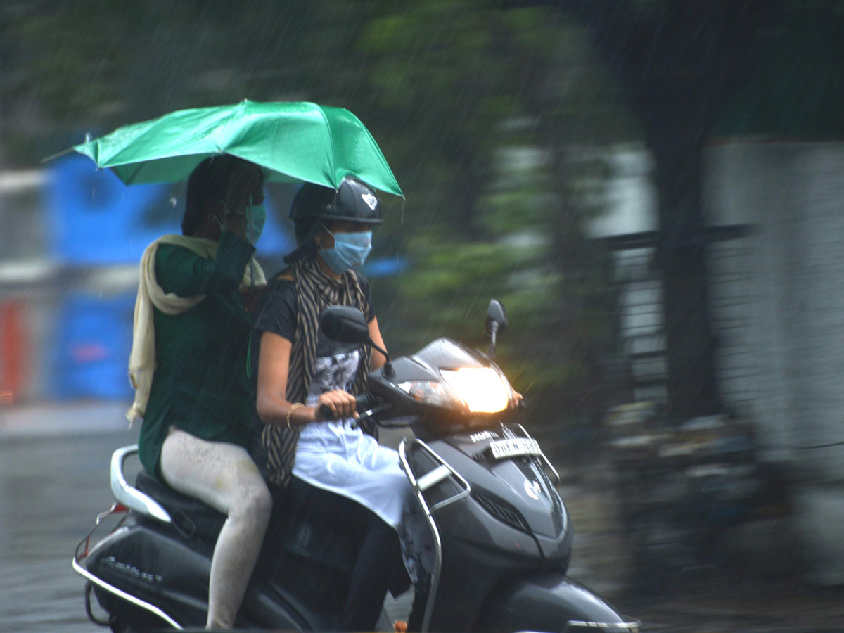 Heavy Rainfall Hits Several Places In Hyderabad Photo Gallery - Sakshi36