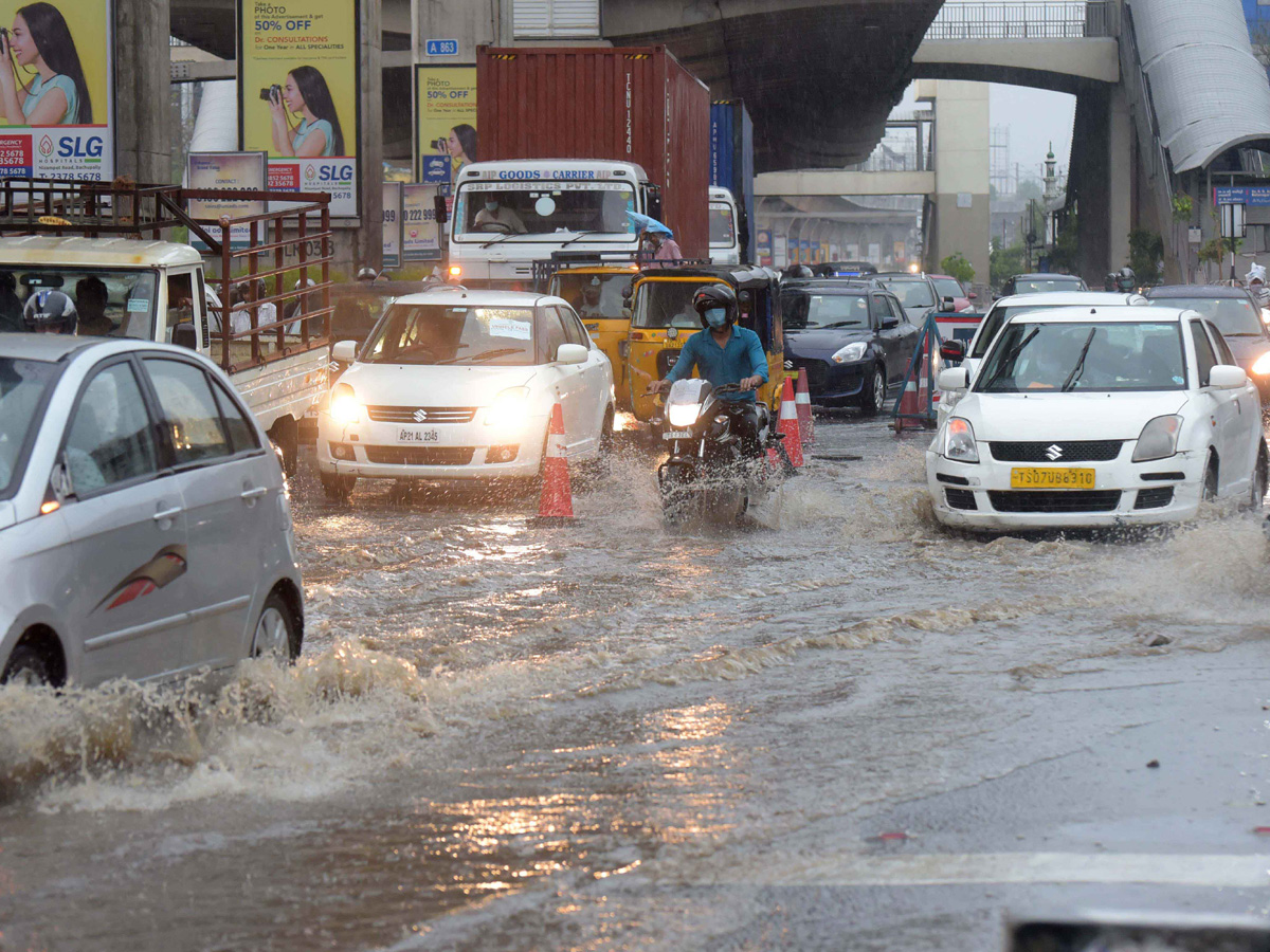 Heavy Rainfall Hits Several Places In Hyderabad Photo Gallery - Sakshi37