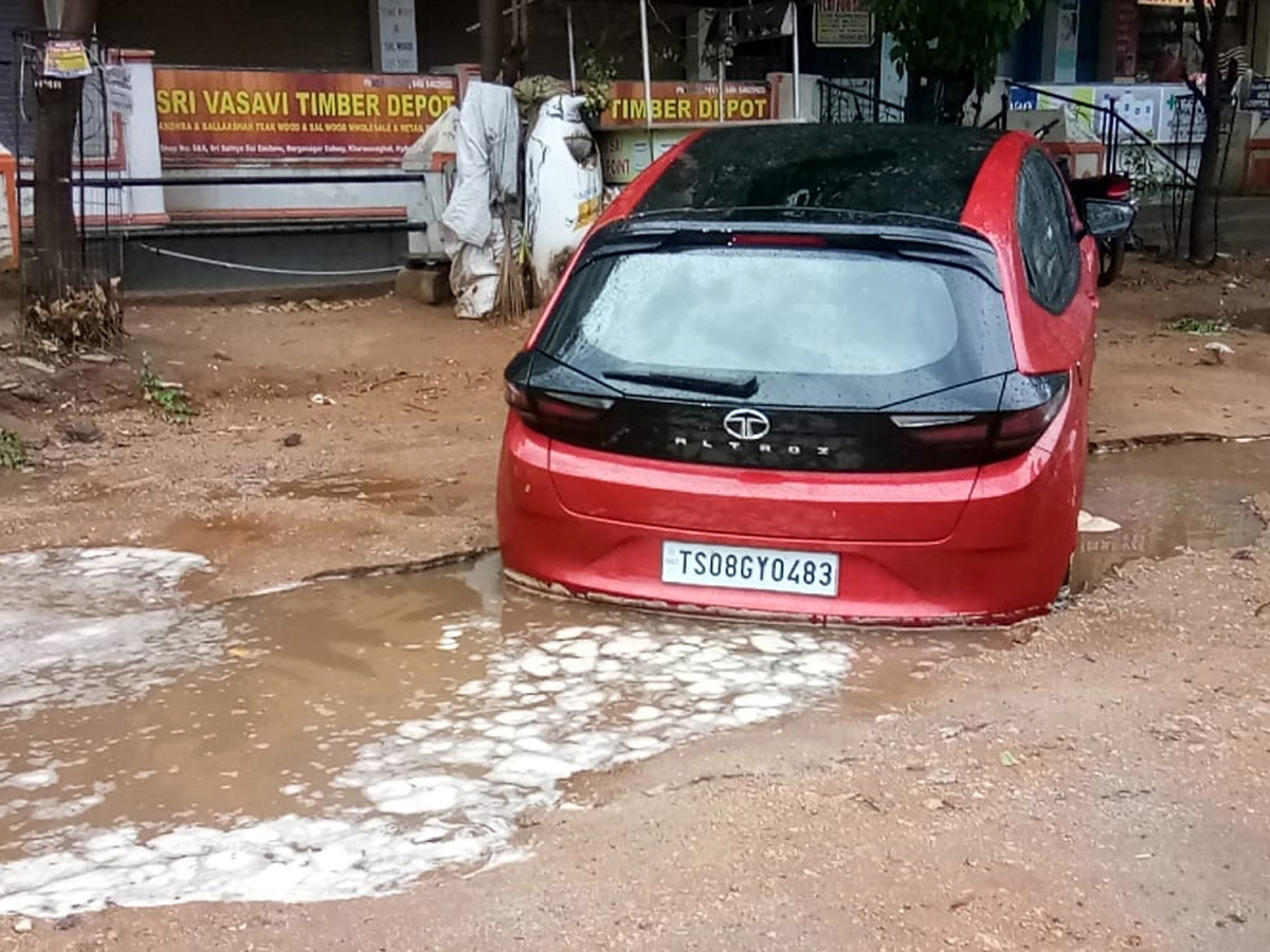 Heavy Rainfall Hits Several Places In Hyderabad Photo Gallery - Sakshi5