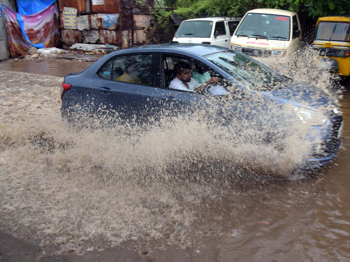 Heavy Rainfall Hits Several Places In Hyderabad Photo Gallery - Sakshi39