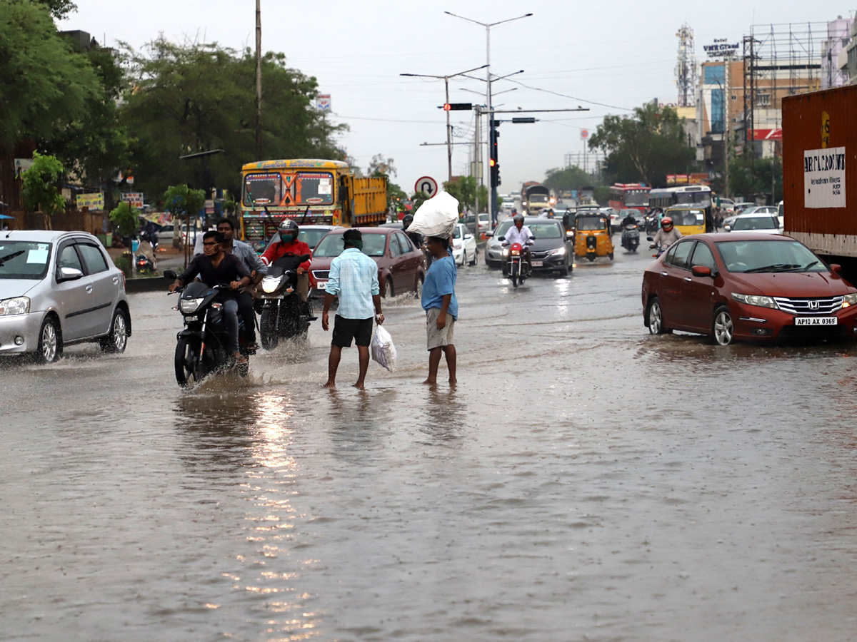 Heavy Rainfall Hits Several Places In Hyderabad Photo Gallery - Sakshi7