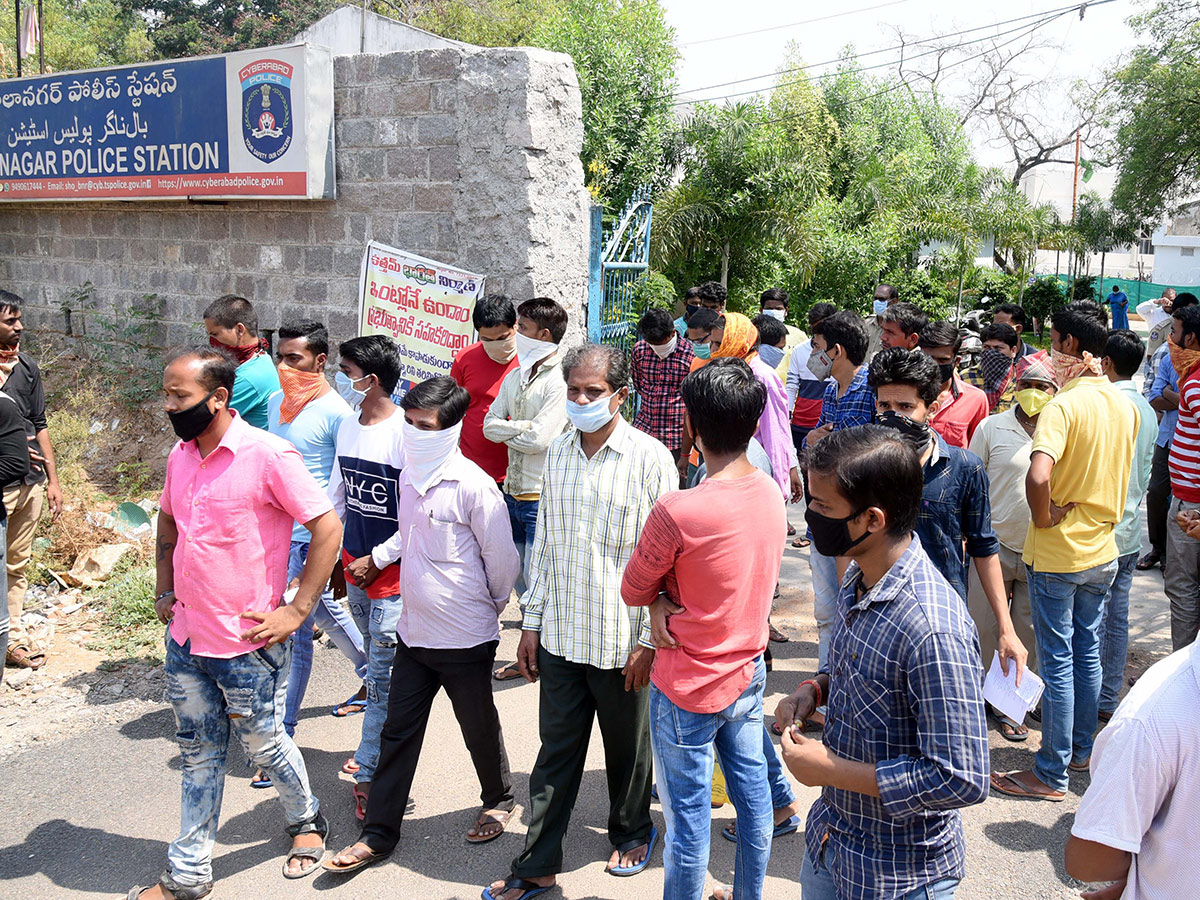 Migrant Workers q in hyderabad police station Photo Gallery - Sakshi11