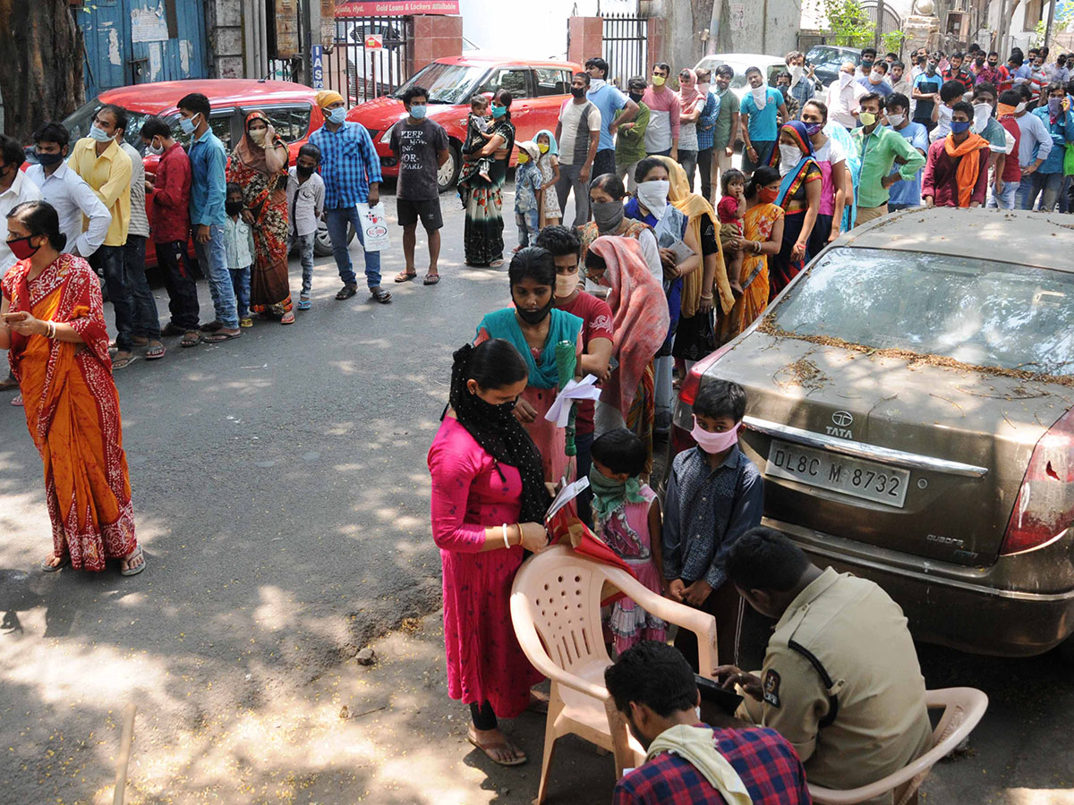 Migrant Workers q in hyderabad police station Photo Gallery - Sakshi23