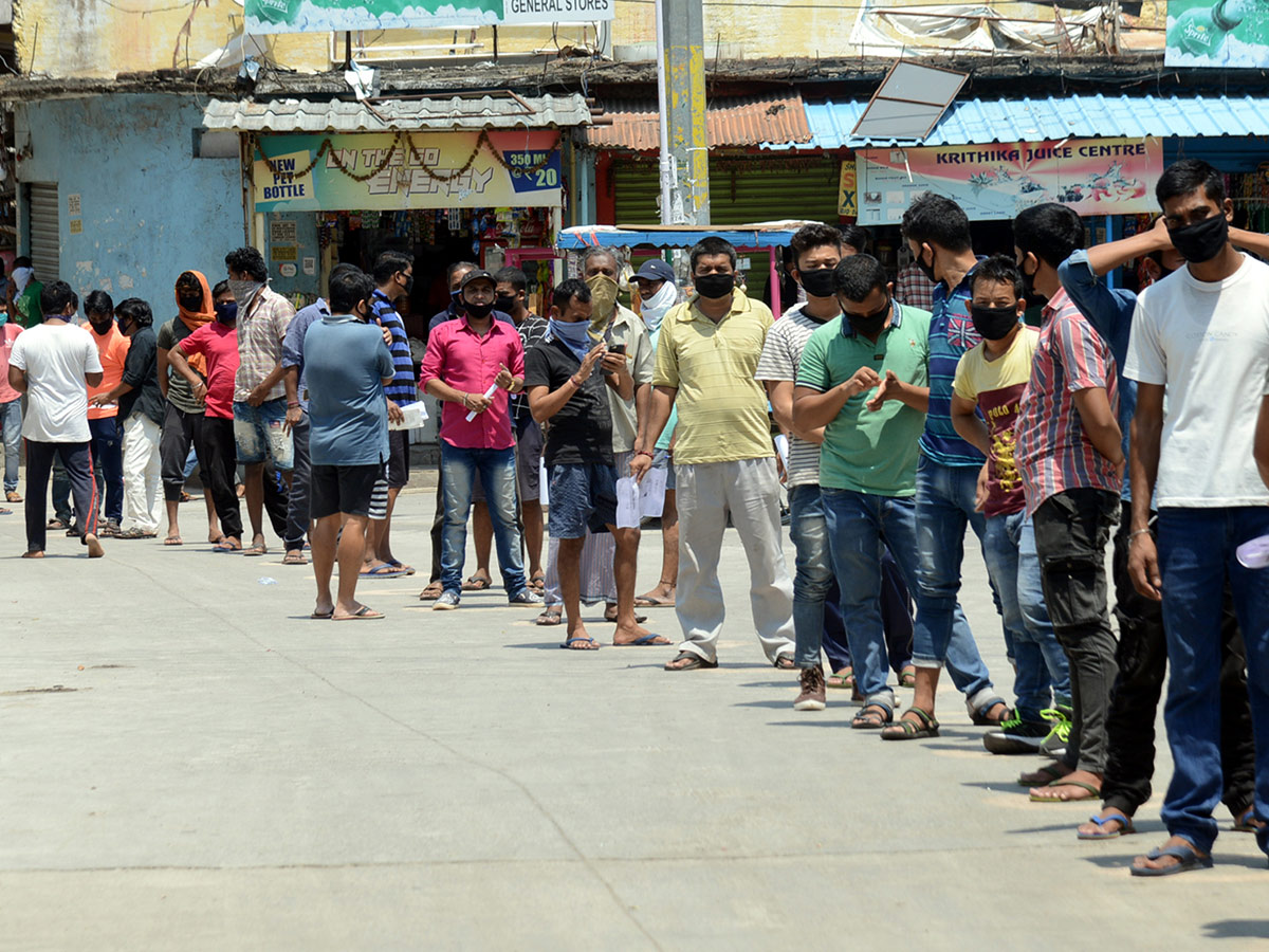 Migrant Workers q in hyderabad police station Photo Gallery - Sakshi26