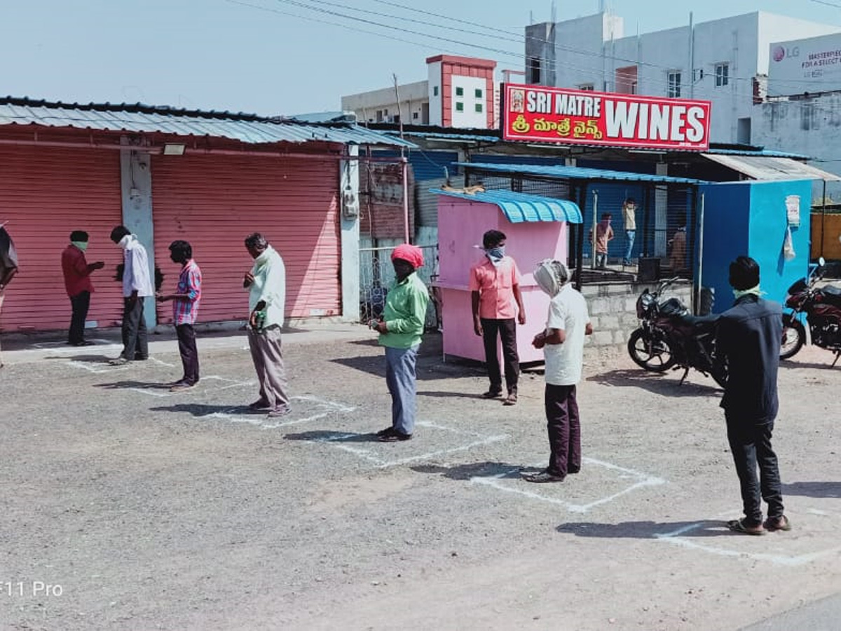 Liquor shops Reopen in Telangana Photo Gallery - Sakshi10