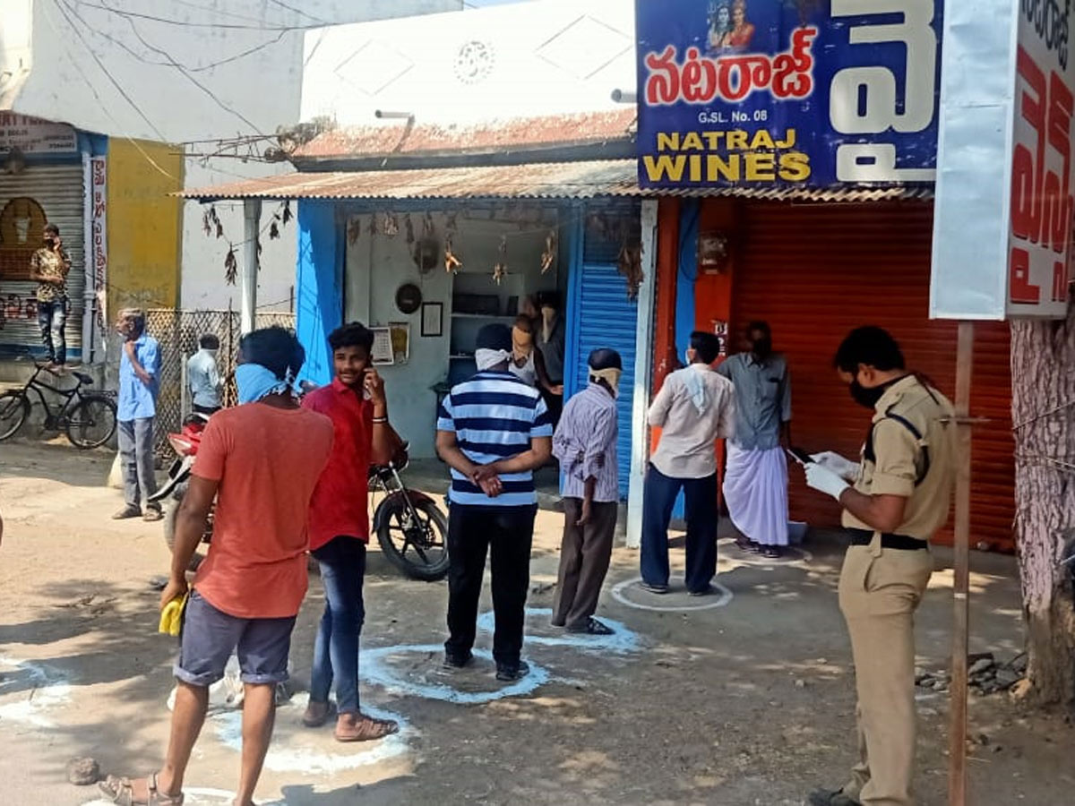 Liquor shops Reopen in Telangana Photo Gallery - Sakshi17