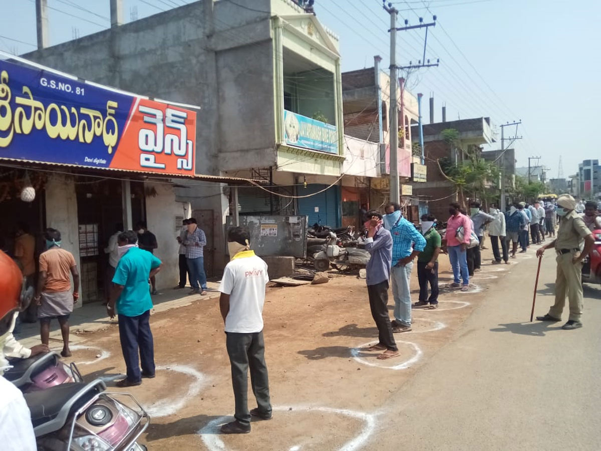 Liquor shops Reopen in Telangana Photo Gallery - Sakshi23