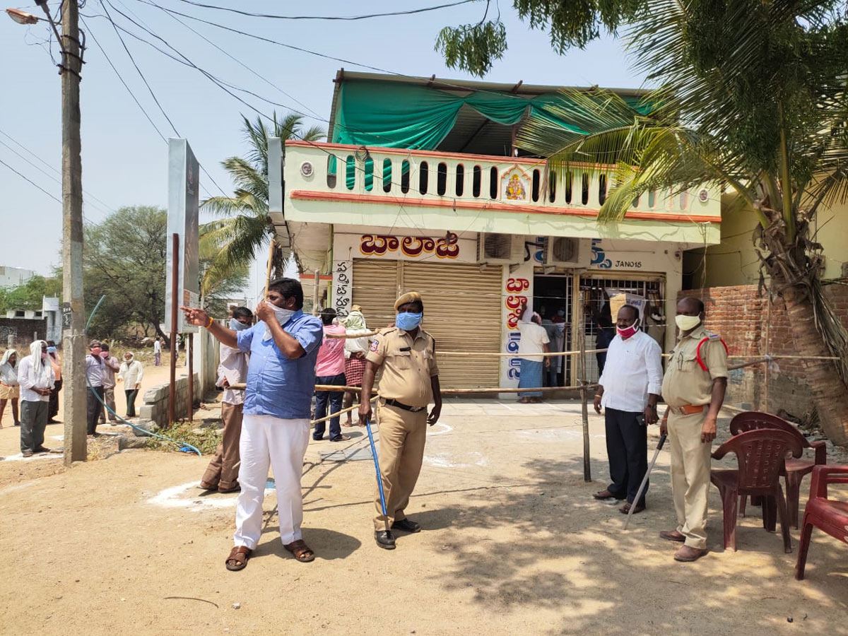 Liquor shops Reopen in Telangana Photo Gallery - Sakshi47