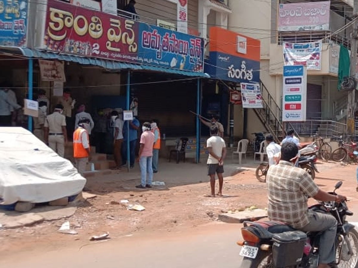 Liquor shops Reopen in Telangana Photo Gallery - Sakshi55