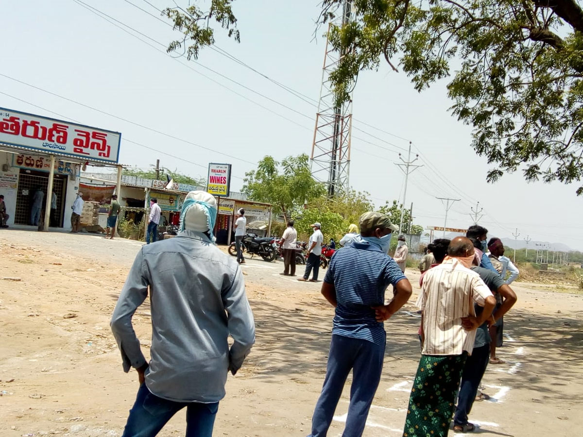 Liquor shops Reopen in Telangana Photo Gallery - Sakshi59