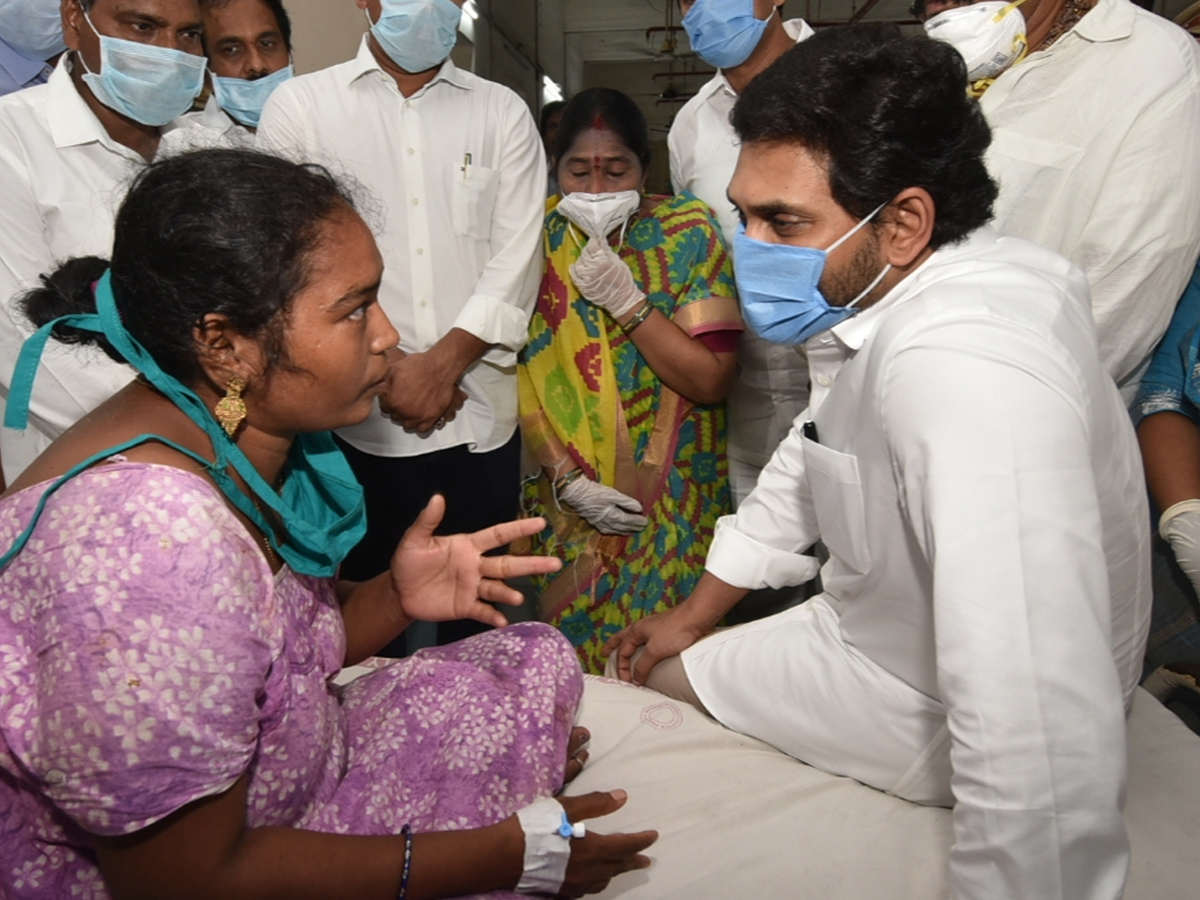 CM Jagan Reaches To Visakhapatnam KGH Hospital - Sakshi2