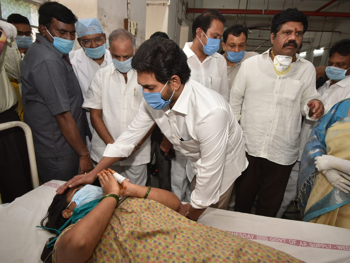 CM Jagan Reaches To Visakhapatnam KGH Hospital - Sakshi5