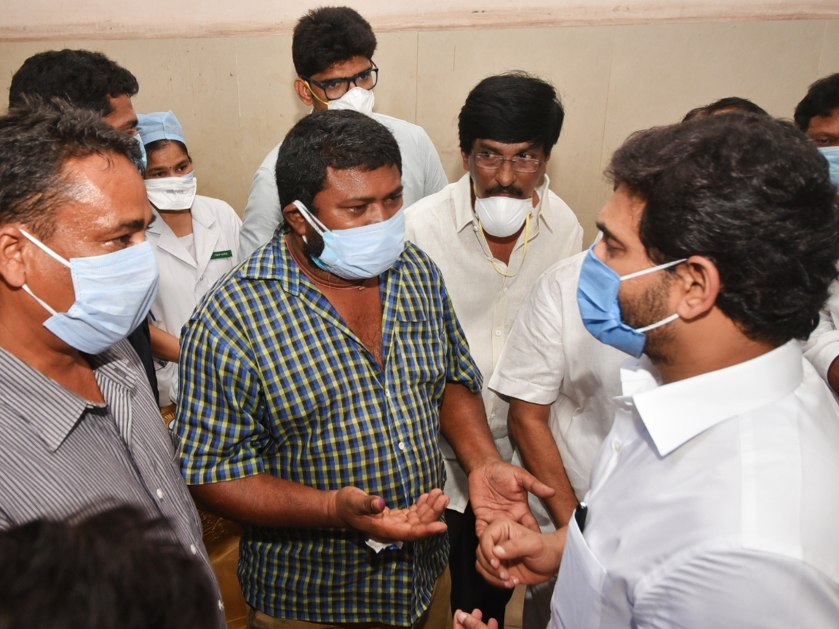 CM Jagan Reaches To Visakhapatnam KGH Hospital - Sakshi7