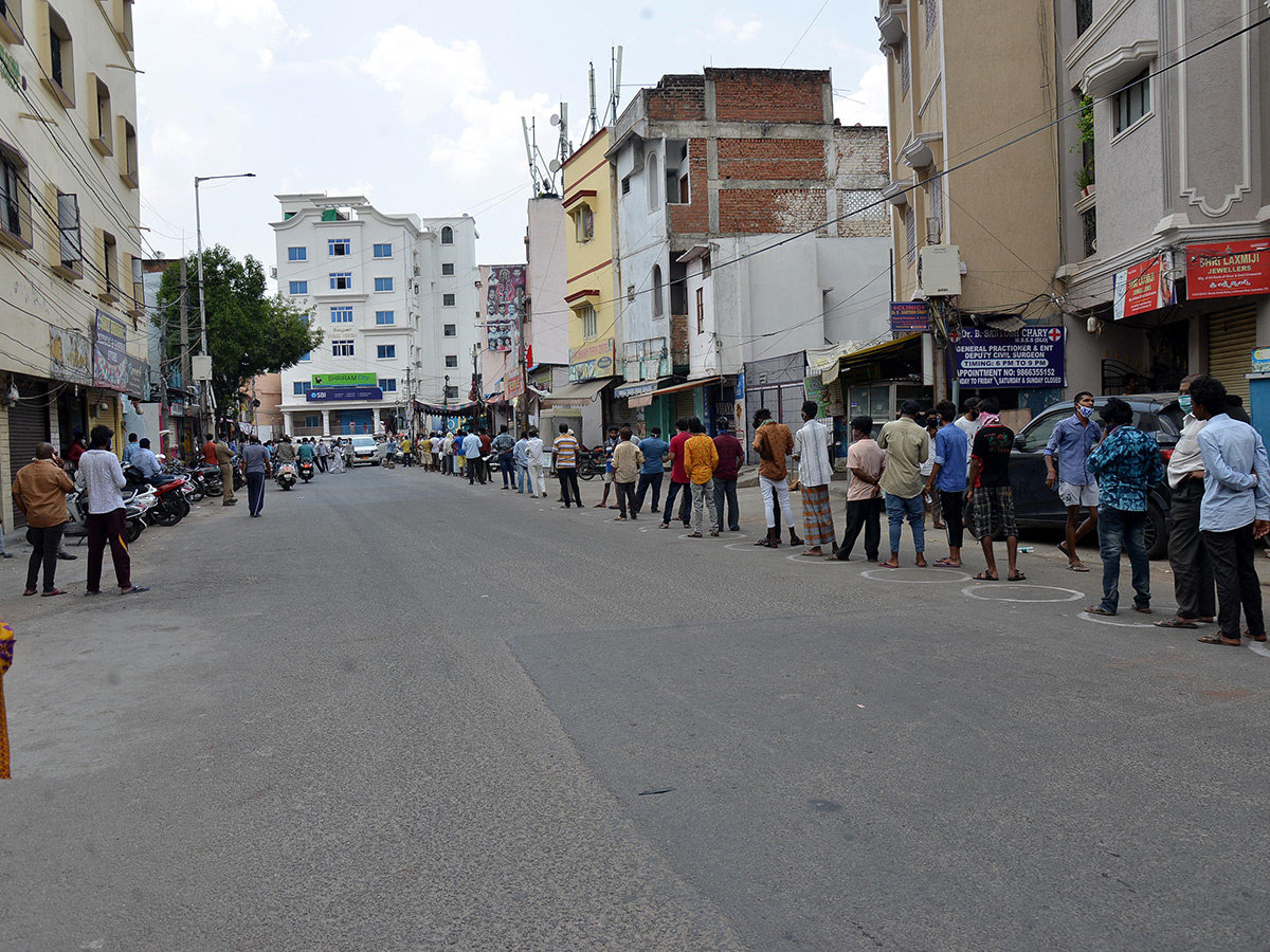 Liquor Shops Open in Hyderabad Photo Gallery - Sakshi12