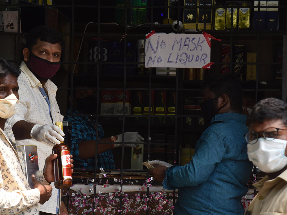 Liquor Shops Open in Hyderabad Photo Gallery - Sakshi13