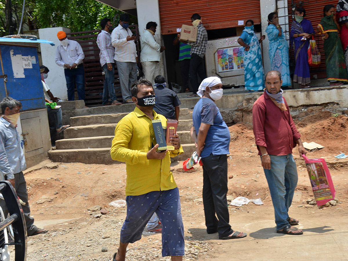 Liquor Shops Open in Hyderabad Photo Gallery - Sakshi18