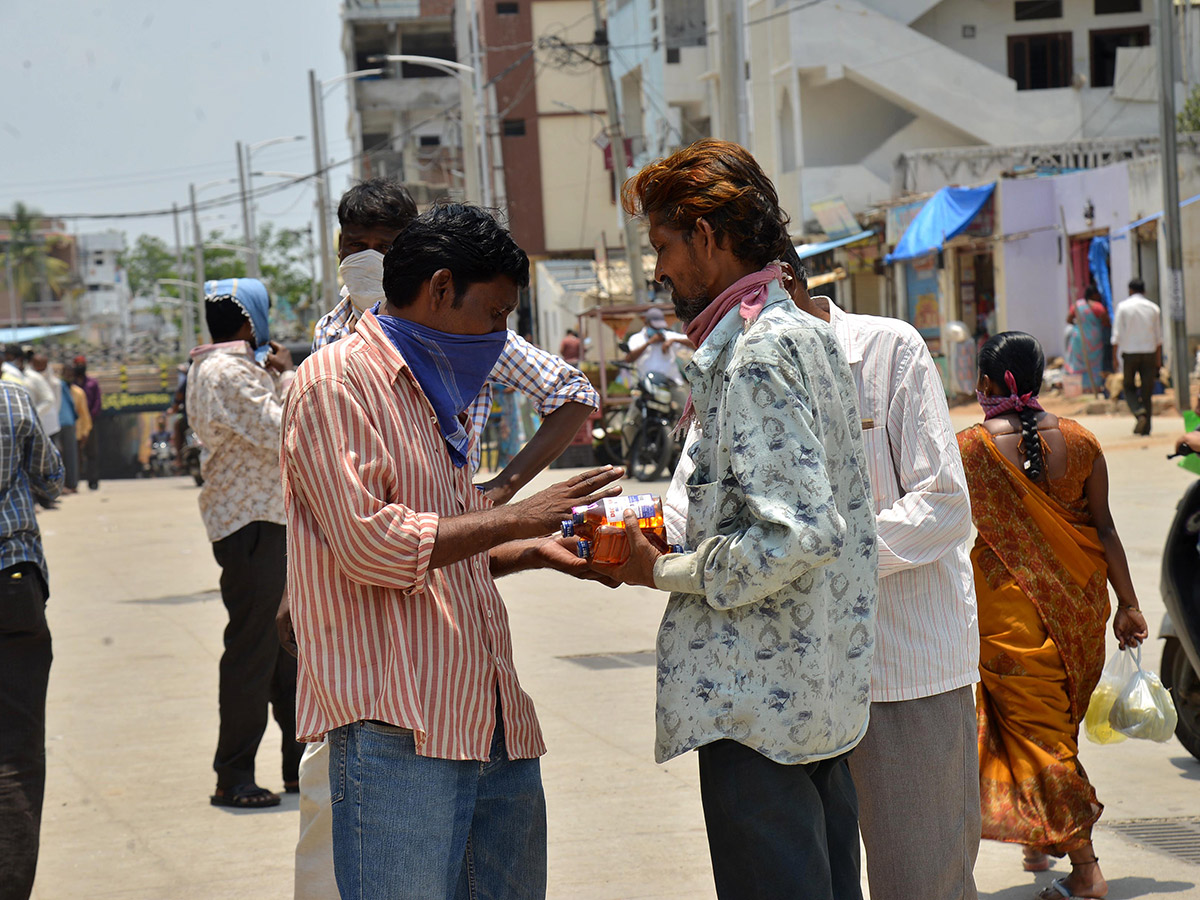 Liquor Shops Open in Hyderabad Photo Gallery - Sakshi19