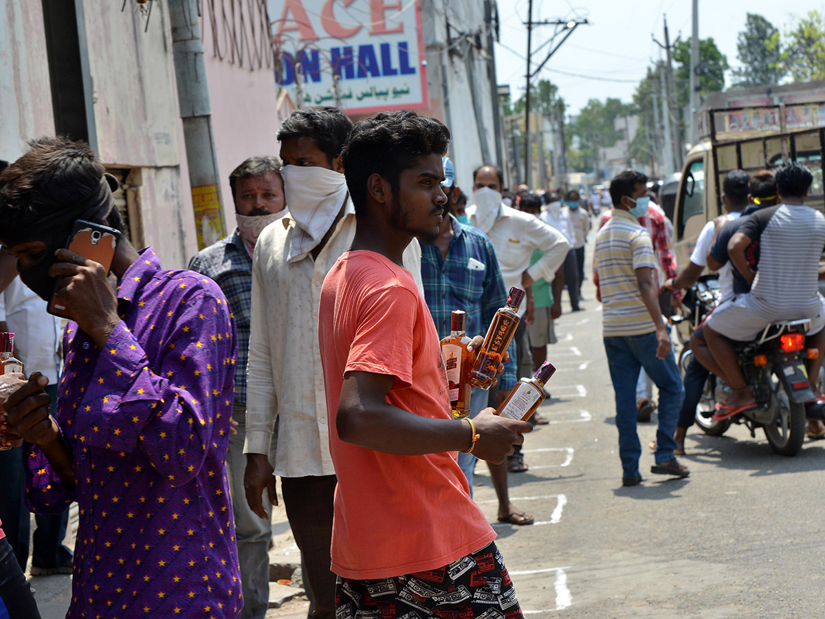 Liquor Shops Open in Hyderabad Photo Gallery - Sakshi29