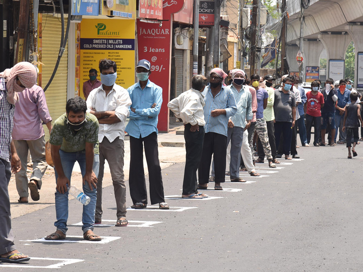 Liquor Shops Open in Hyderabad Photo Gallery - Sakshi33