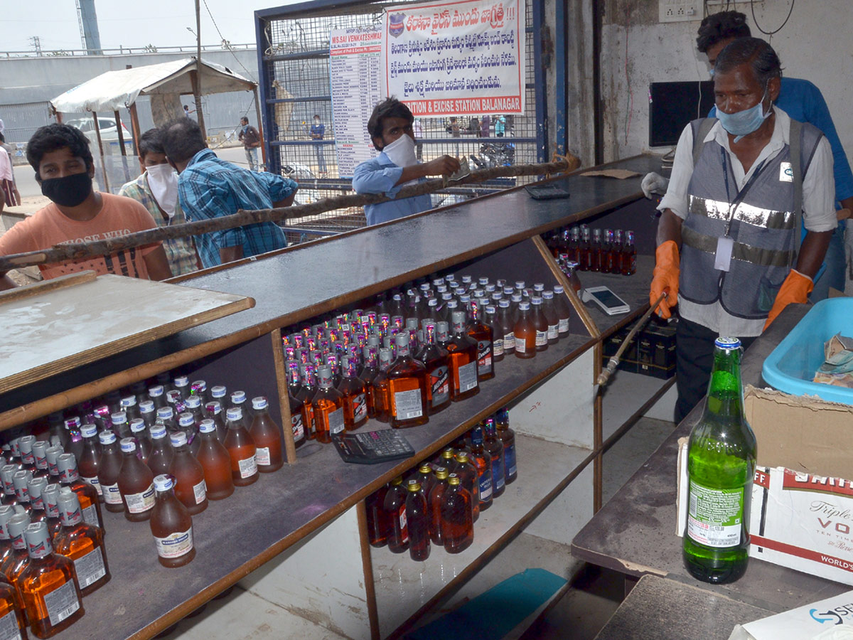 Liquor Shops Open in Hyderabad Photo Gallery - Sakshi41